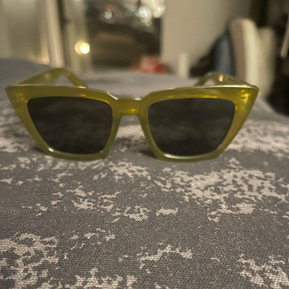 URBAN OUTFITTERS MUIR RECTANGLE SUNGLASSES - GREEN (PREOWNED) - Picture 4 of 4